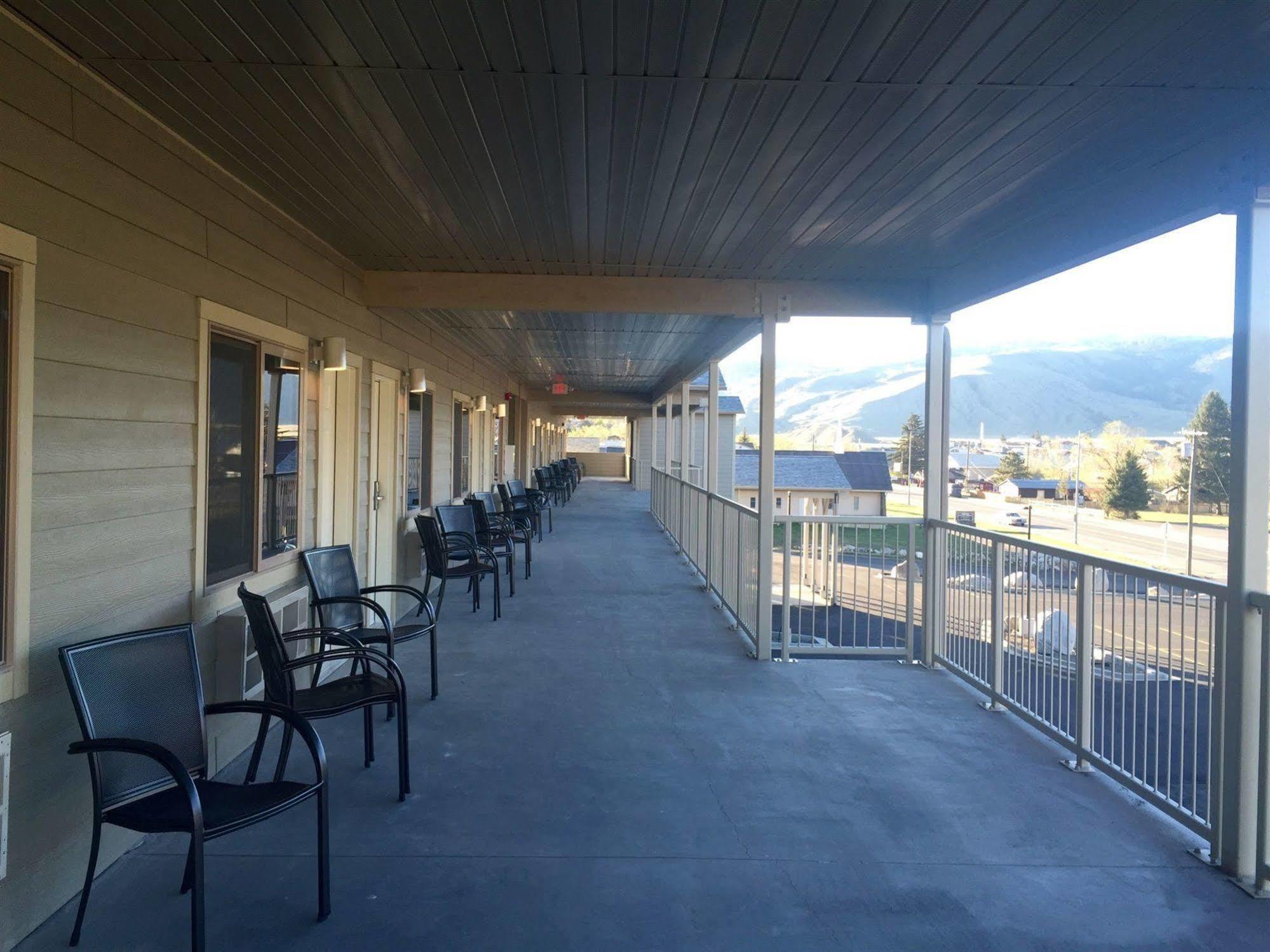 Yellowstone Big Rock Inn Gardiner Esterno foto